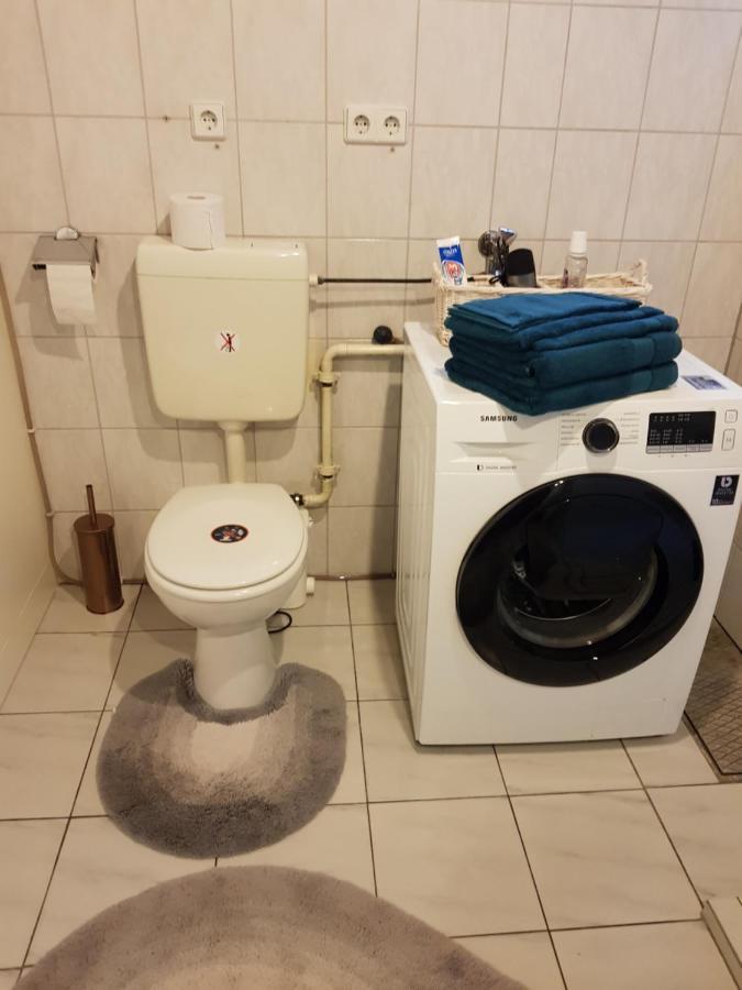 4 Sterne Souterrain Apartment Alt-Mariendorf Berlin Eksteriør billede